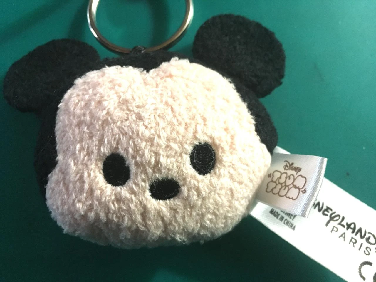 Porte clés disney disneyland paris : Peluche Mickey Tsum Tsum